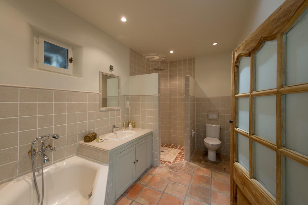Gite Des Carmes And Spa Le Thor Esterno foto