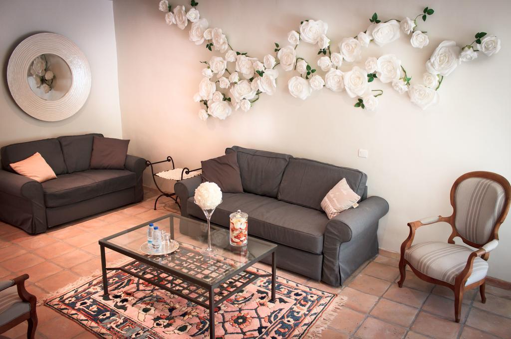 Gite Des Carmes And Spa Le Thor Esterno foto